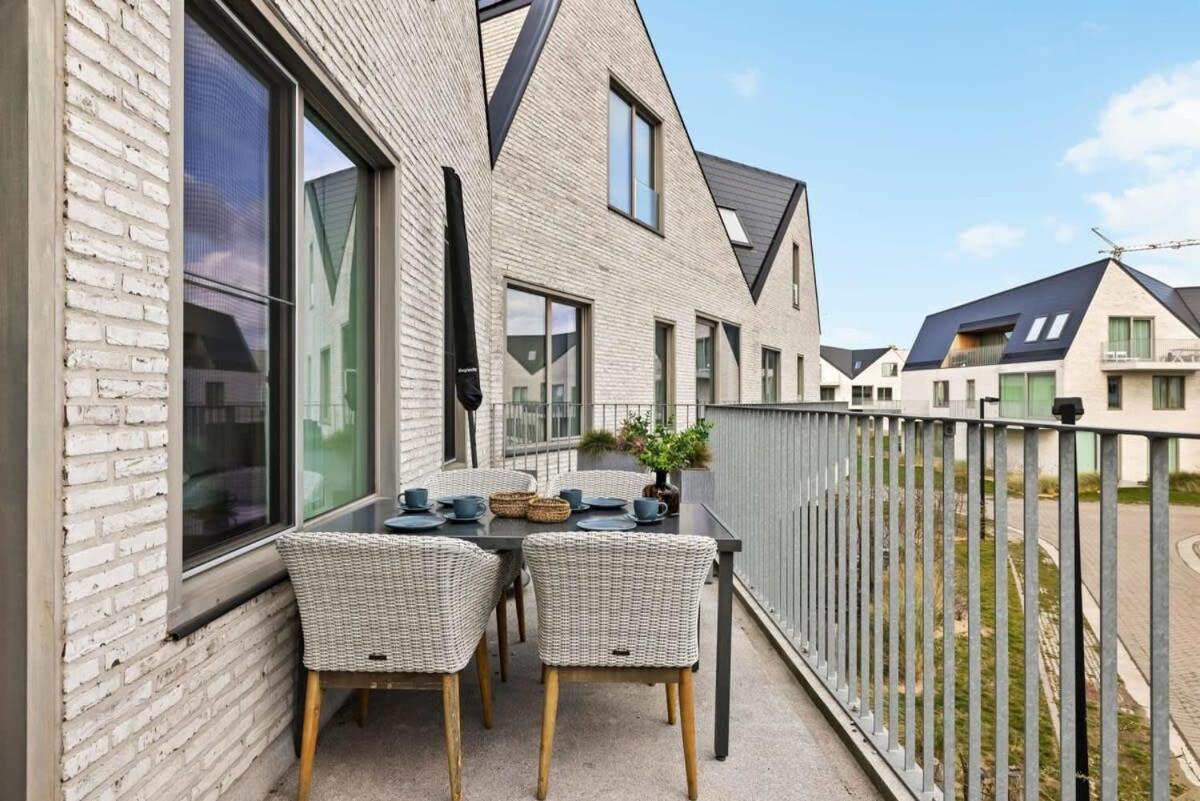 Huswell - With Natural Swimming Pool Appartement Middelkerke